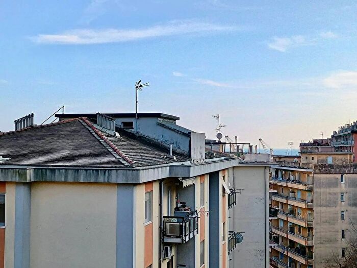 Appartamento trilocale in vendita in Via al Torrente Molinassi Genova, Genova