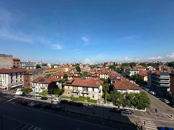 Appartamento trilocale in vendita in Via Melchiorre Gioia, Milano