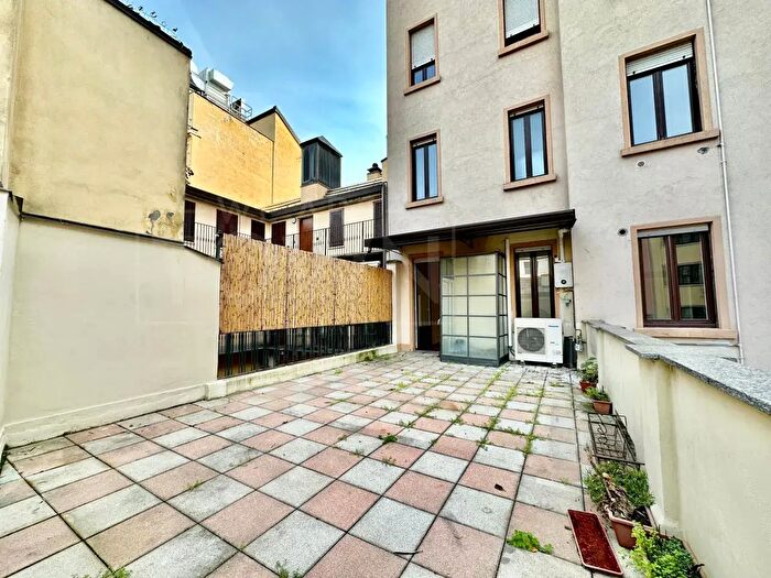 Appartamento con 5 locali in affitto in Piazza Santa Maria Beltrade, Milano