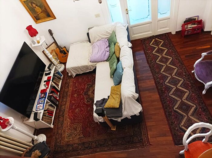 Appartamento con 6 locali in vendita in Massa