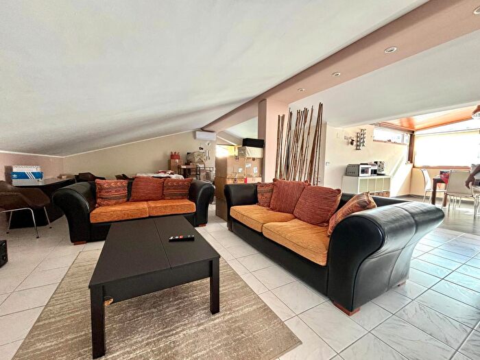 Appartamento trilocale in affitto in Via dei Quartieri, Palermo