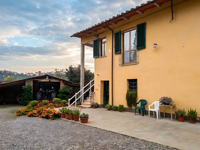 Casa con 6 locali in vendita in San Miniato