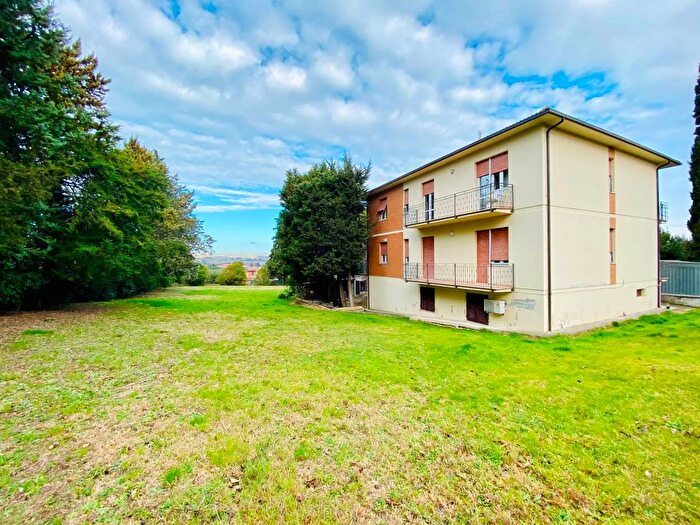 Casa con 13 locali in vendita in Indirizzo Via Federico II, Macerata