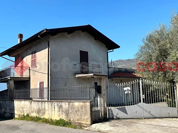 Casa quadrilocale in vendita in Via Vicinale Casette, Fumone