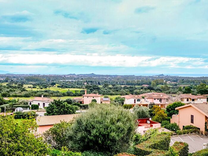 Casa con 5 locali in vendita in Is Molas, Pula