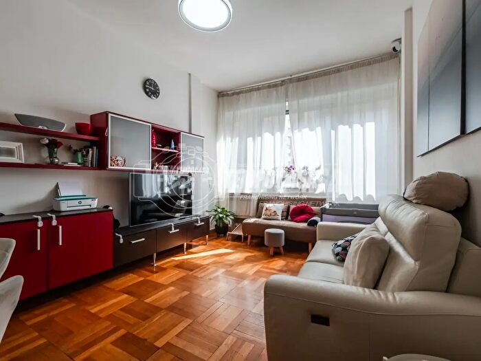 Appartamento trilocale in affitto in Via Ausonio, Milano