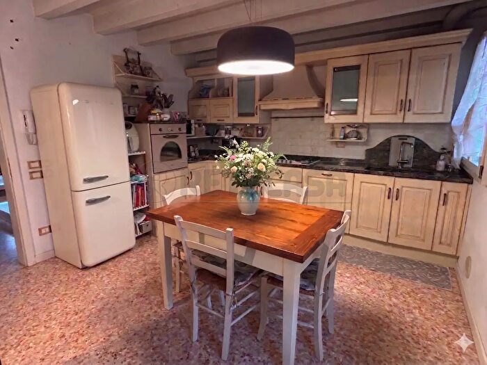 Casa in vendita in Via Risorgimento, Caldogno