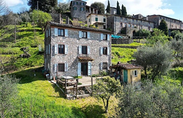 Casa con 5 locali in vendita in Borgo A Mozzano