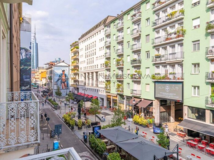 Appartamento trilocale in affitto in Corso Giuseppe Garibaldi, Moscova, Milano