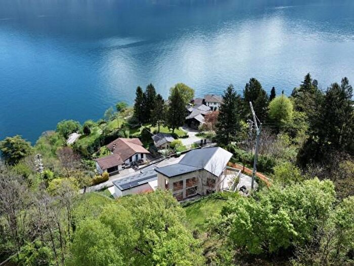 Casa con 6 locali in vendita in Via Crotti Alti, Pianello Del Lario