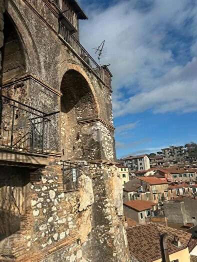 Appartamento con 5 locali in vendita in Via Santa Maria di Corte, Olevano Romano