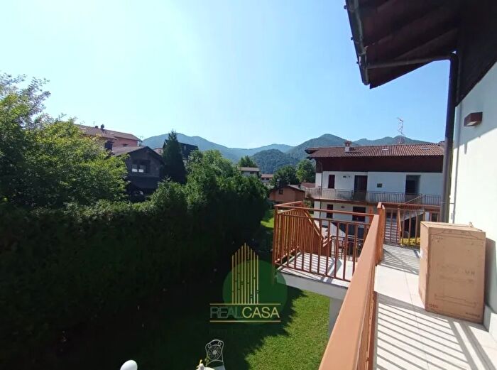 Appartamento bilocale in vendita in Via Silvio Pellico Lanzo dIntelvi Alta Valle Intelvi Como Lombardia Italia, Alta Valle Intelvi