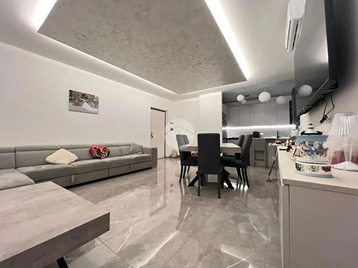 Appartamento trilocale in vendita in Via Pianette, Montalto Uffugo