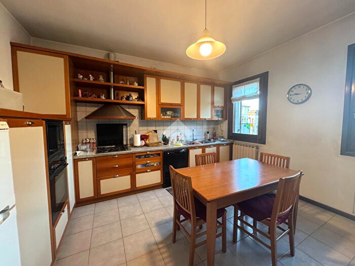 Casa quadrilocale in vendita in Via Parauro, Mirano