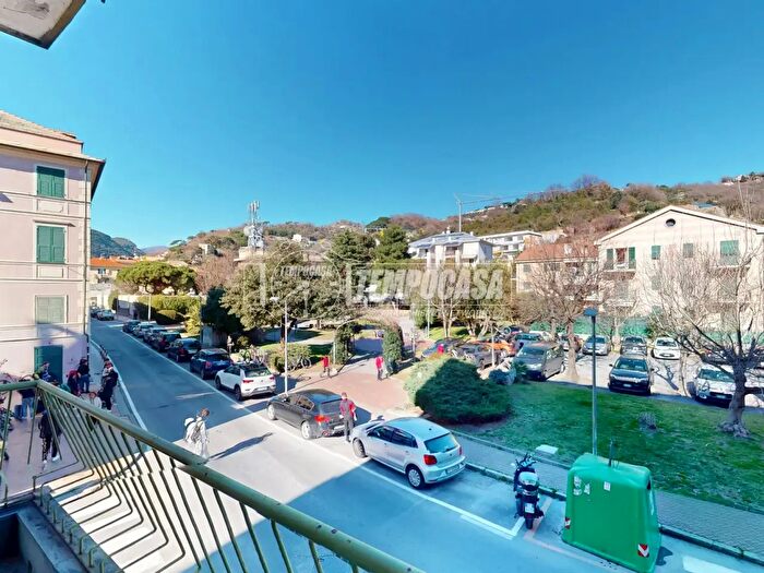 Appartamento quadrilocale in vendita in Via Domenico Brunenghi, Finale Ligure