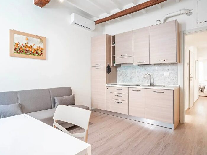 Appartamento bilocale in vendita in Via Stalloreggi, Siena