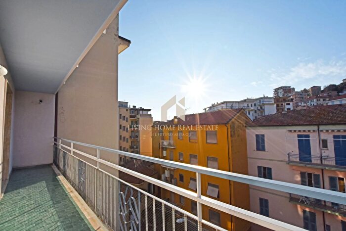 Appartamento trilocale in vendita in Via Peirogallo, Sanremo