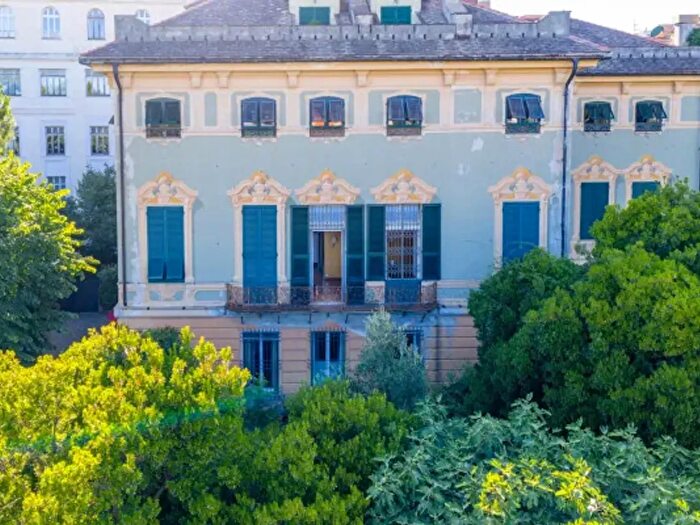 Appartamento con 6 locali in vendita in Via Argonne, Genova