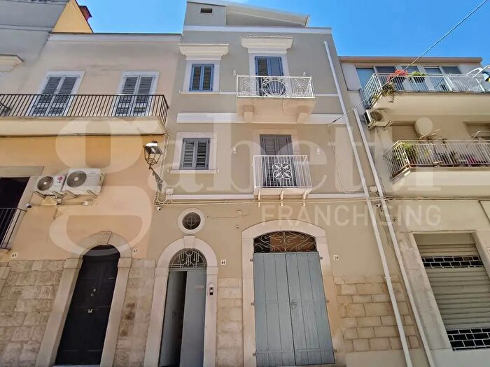 Appartamento trilocale in vendita in Via Ugo Bassi, Andria