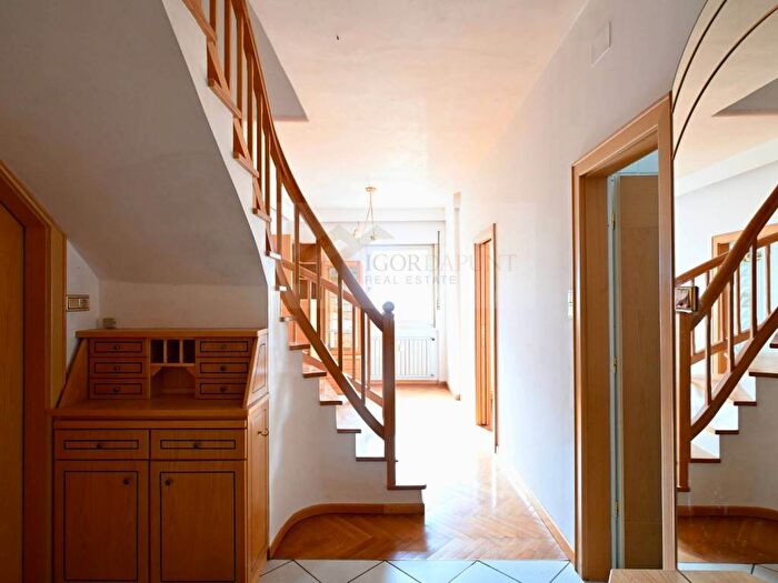 Appartamento con 5 locali in affitto in Ducad'AostaAllee, Gries San Quirino, Bolzano