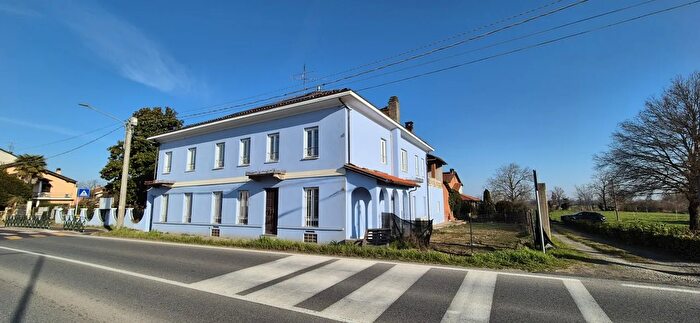 Casa con 10 locali in vendita in Via Cristoforo Colombo, Cavagnolo