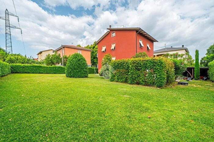 Casa con 10 locali in vendita in Via Aldo Bertucci, Collecchio