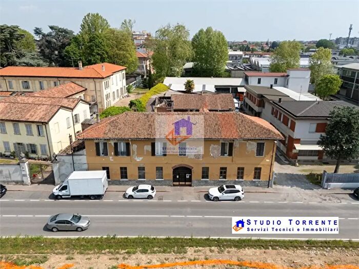 Casa con 8 locali in vendita in Via Comasina, Milano