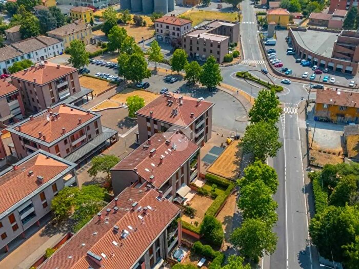 Appartamento trilocale in vendita in Via Menconi, Langhirano