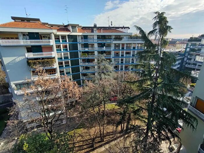 Appartamento bilocale in affitto in Via Frua, Milano