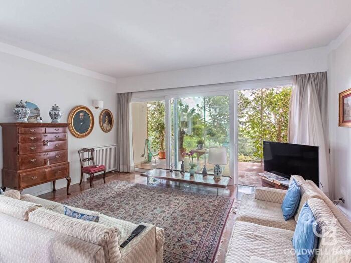 Appartamento con 6 locali in affitto in Via Ferdinando Liuzzi, Vigna Clara Vigna Stelluti, Roma