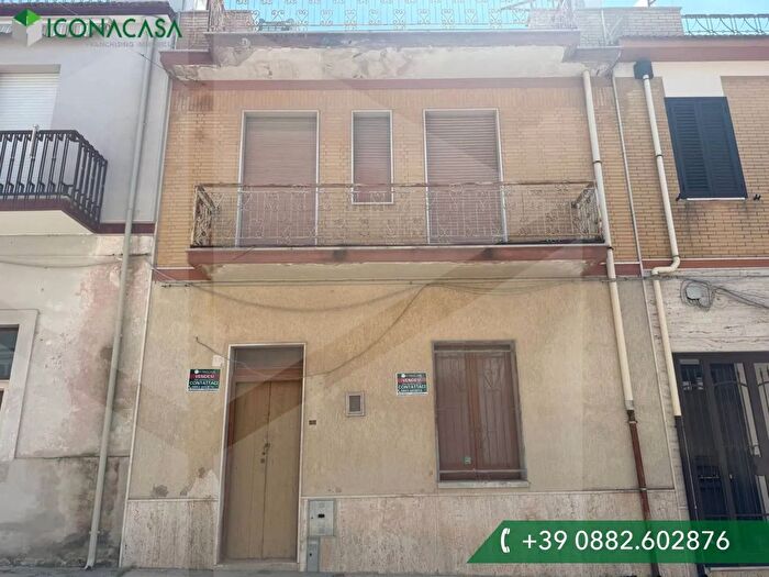 Appartamento con 6 locali in vendita in Via Pasubio, Torremaggiore