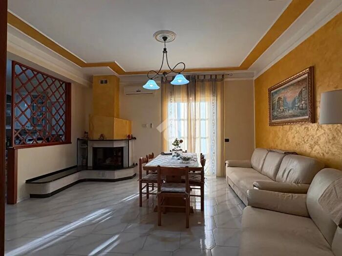 Appartamento con 6 locali in vendita in Via Arvo, Sellia Marina