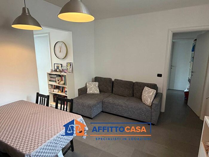 Appartamento trilocale in affitto in Via Luigi Manfredini, Paolo Sarpi, Milano