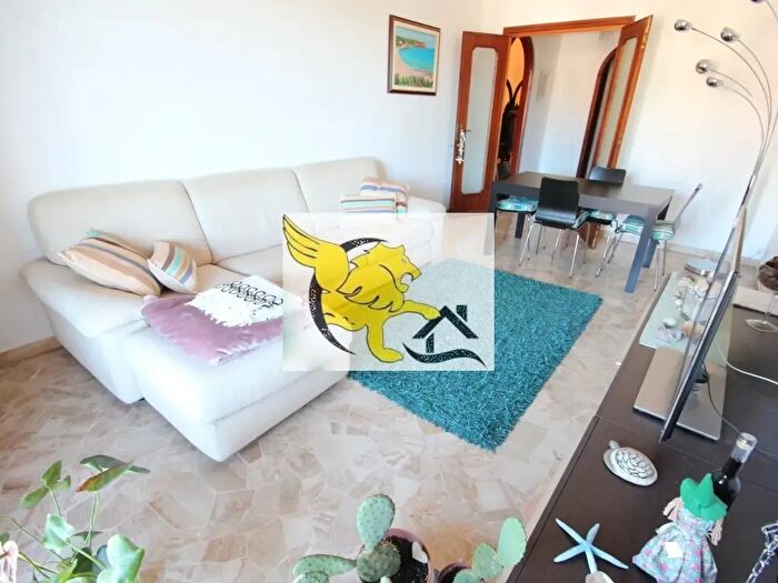 Appartamento trilocale in affitto in Via Ischia, Genova