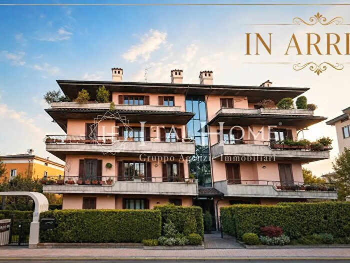 Appartamento trilocale in vendita in Via Mirabella, Torre Boldone