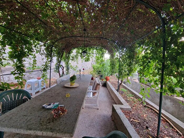 Casa con 9 locali in vendita in Viale della Rimembranza, Lugnano In Teverina