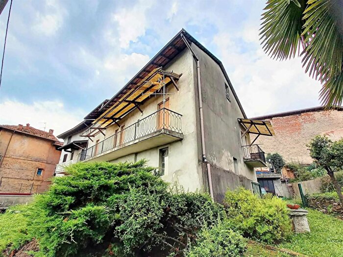 Casa con 8 locali in vendita in Soriso, Gozzano