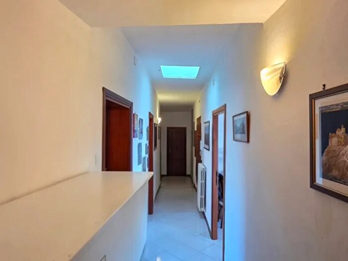 Appartamento quadrilocale in vendita in Via Camollia, Siena