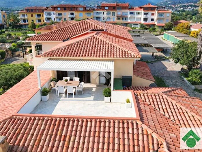 Appartamento trilocale in vendita in Via Tavolara, Loiri Porto San Paolo