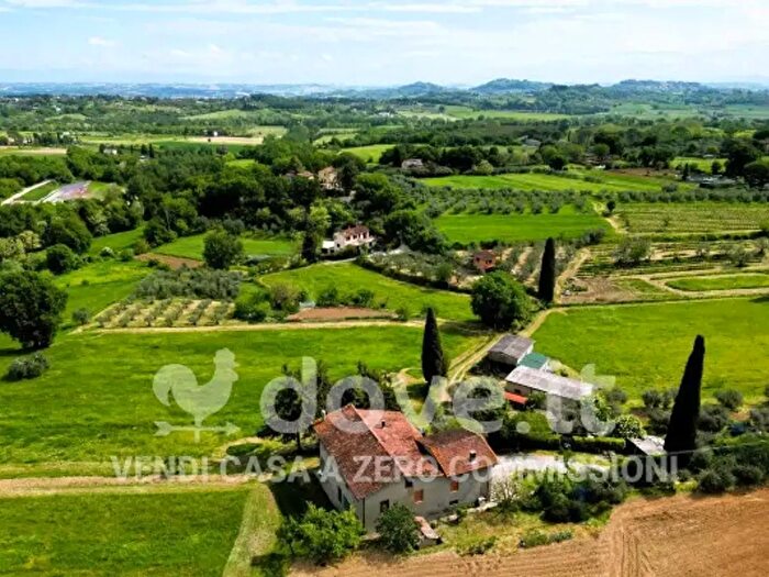 Casa con 6 locali in vendita in Via delle Moline Snc, Sarteano