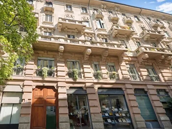 Appartamento trilocale in vendita in Via Orti, Milano