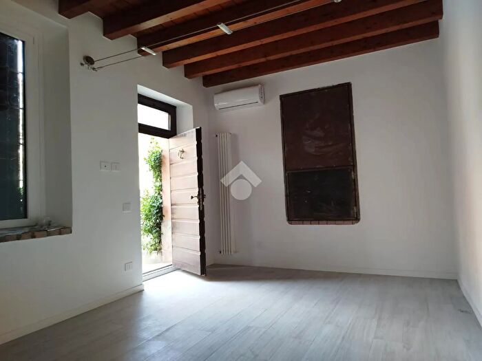 Appartamento bilocale in vendita in Via Garibaldi, Desio