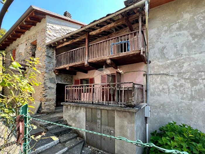Casa bilocale in vendita in Frazione Fubina, Viu