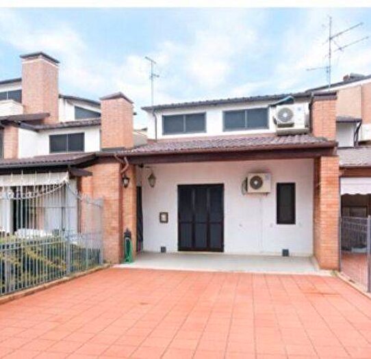 Casa trilocale in affitto in Viale Bolivia, Lido delle Nazioni, Comacchio