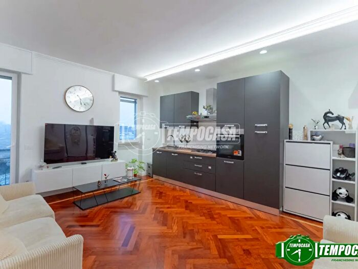 Appartamento trilocale in vendita in Via Giuseppe Garibaldi, Bollate