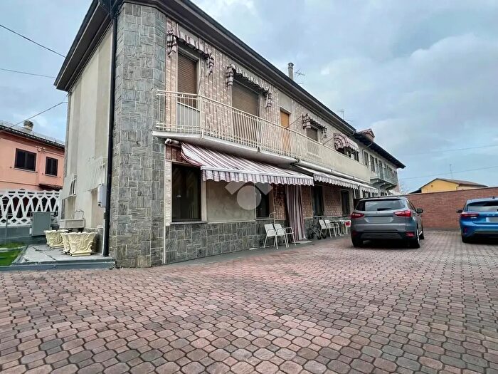 Casa con 6 locali in vendita in Via Trincere, Asti