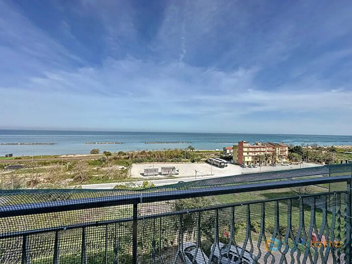 Appartamento con 5 locali in vendita in Contrada Montecantino, Massignano