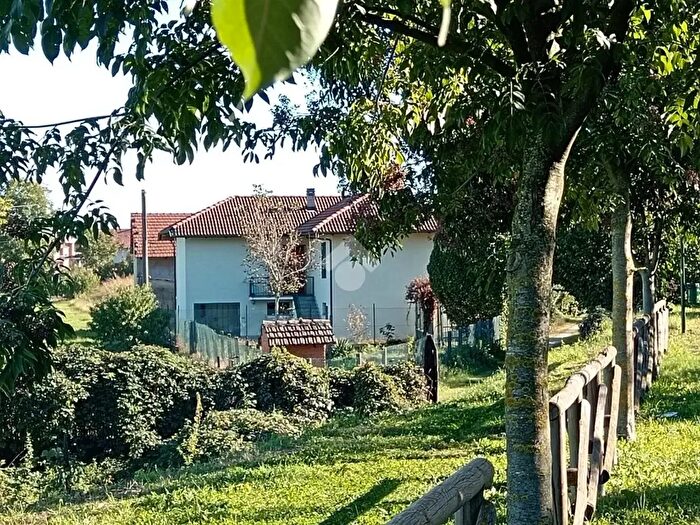Casa con 8 locali in vendita in Via Vernette, Vigone