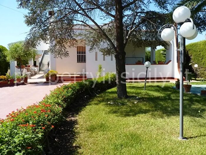 Casa con 6 locali in vendita in Via Tersicore, Siracusa