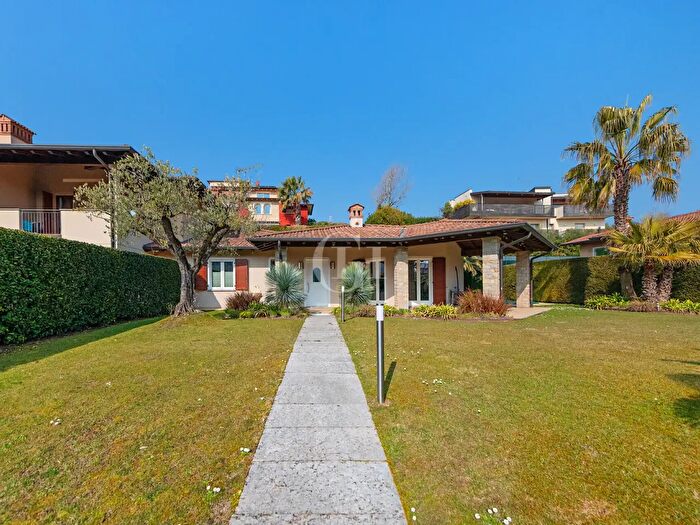 Casa con 5 locali in vendita in Via Sandro Pertini, Moniga Del Garda